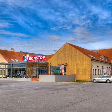 Itvv Hotel Chvalovice  Exterior photo